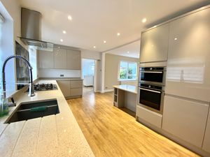 Living Kitchen/Diner- click for photo gallery